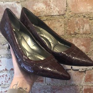 Bandolino, Burgundy Snake Print Shoe, size 10